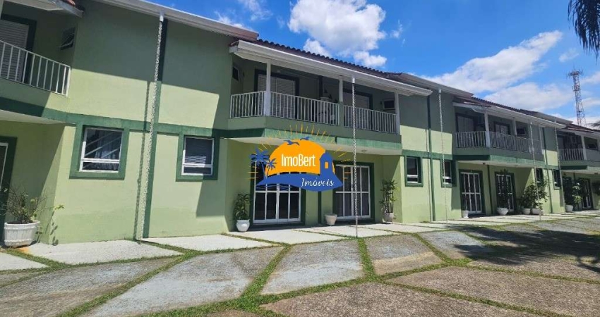 Casa de Condomínio à Venda em Bertioga-SP, Maitinga: 250 metros da praia, rua sem saída, 2 Suítes, Sala 2 ambientes, quintal , 2 Vagas, 100m²!