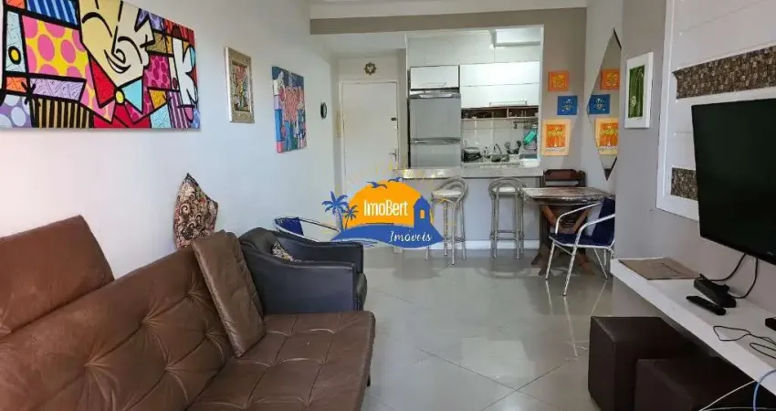 Apartamento à venda  na quadra da praia no Centro de Bertioga-SP: 2 quartos, 1 suíte, 2 salas, 2 banheiros e 70m² de área. Aproveite!