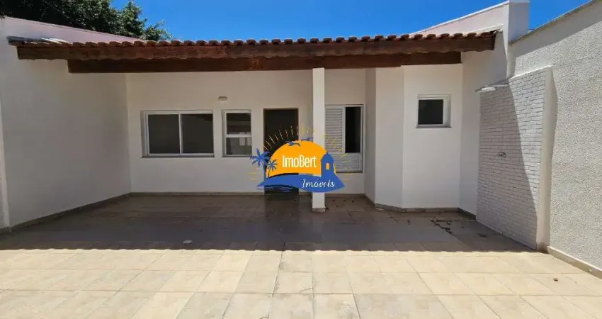 Casa à venda em bertioga-sp, bairro maitinga: 500 metros da ptaia, 2 suítes, salas 2 ambientess, 2 vagas, 90m². imperdível!