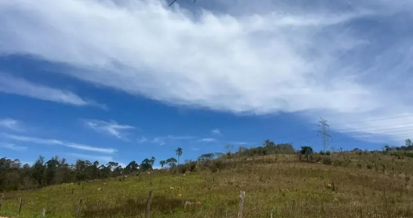 Oportunidade imperdível: terrenos amplos em residencial fechado