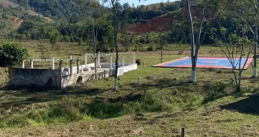 *terreno em igaratá!* lote de *600m²*, pronto para construir, cercado por natureza. a poucos minutos do *lago e de uma cachoeira, perfeito para quem busca **paz e lazer em família!*
