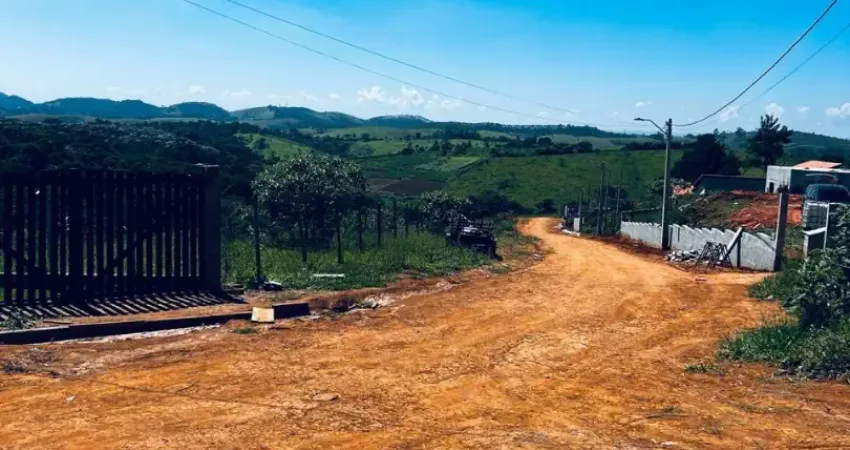 Oportunidade em santa isabel – terreno 600m²!  localização estratégica: perto de arujá, mogi, igaratá e guararema  condomínio seguro, documentação em dia  entrada facilitada e parcelamento direto  ide