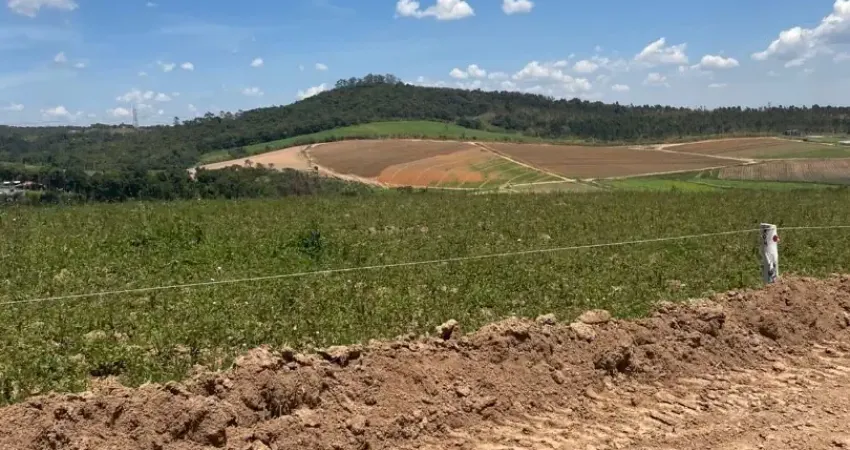 He terrenos amplos, perfeitos ao lazer! negociação flexível!