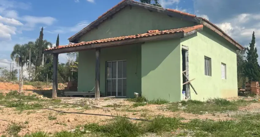 Casa aconchegante em cotia! perfeita para curtir o fim de ano com conforto e tranquilidade.