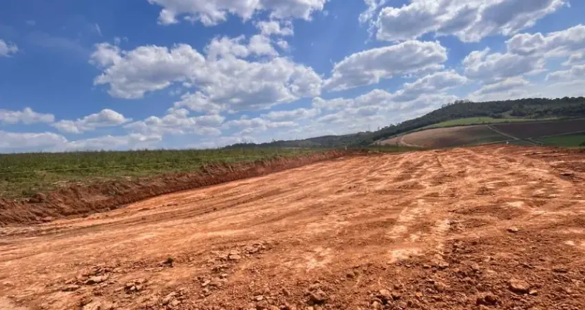 Terreno em cotia para projeto futuro. local tranquilo, ótimo para lazer e valorização