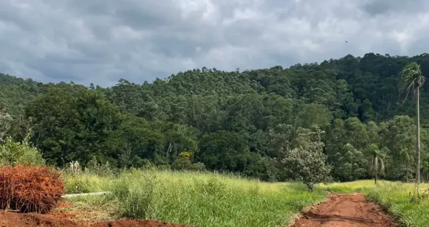 Mairiporã: lotes planos de 600m², natureza exuberante e pagamento facilitado para você!