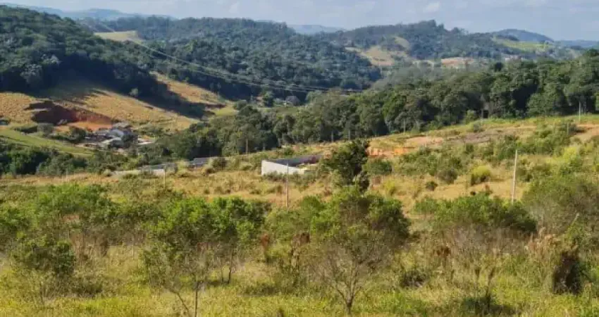 Viva cercado pela natureza em um dos melhores pontos de Igaratá