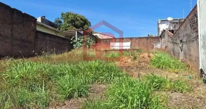 Vende-se terreno espacoso e com localizacao privilegiada!