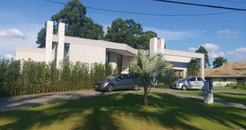 CASA  térrea localizado no Alphaville 1 / 4 suítes / ótima localização