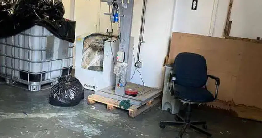 Galpão localizado em alphaville / juari /  ótima localização prox carrefour