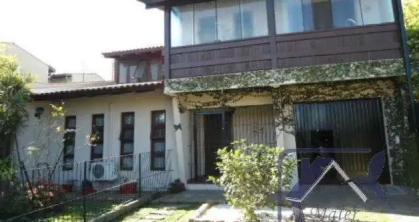 Casa para Venda - 200m², 3 dormitórios, sendo 1 suites, 4 vagas - Guarujá