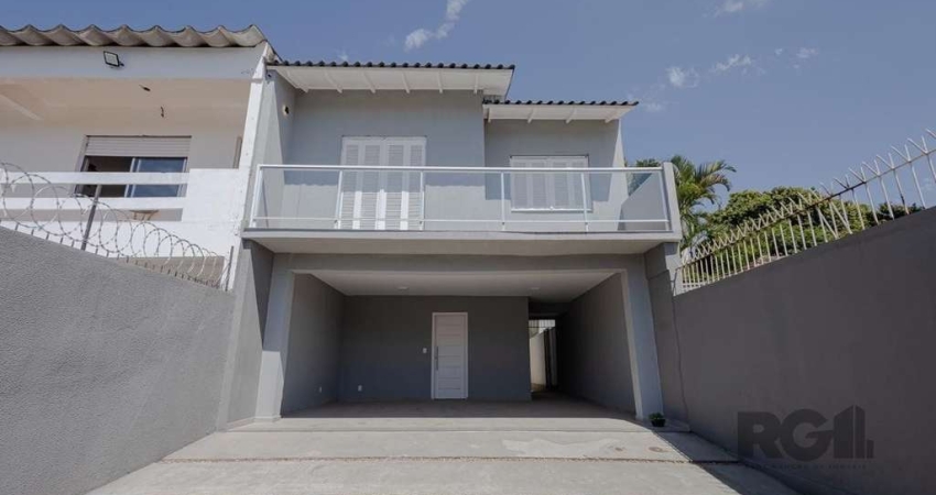 Casa de 3 dormitórios, suíte no bairro Teresópolis com 4 vagas de garagem