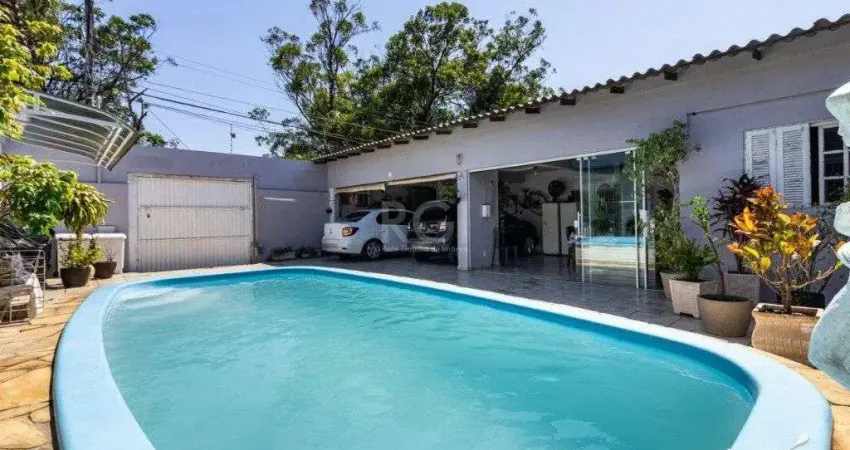 Casa com piscina no Bairrro Jardim Planalto em Porto Alegre