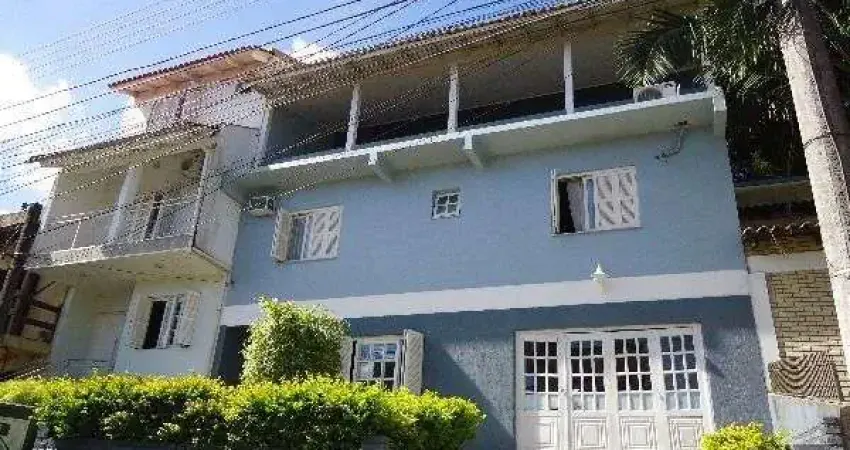 Casa Condominio para Venda - 235m², 3 dormitórios, sendo 1 suites, 2 vagas - Guarujá
