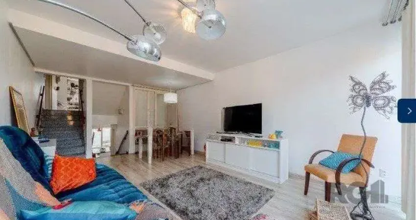 Casa em Condominio Fechado com 03 dormitórios no Bairro Camaquã