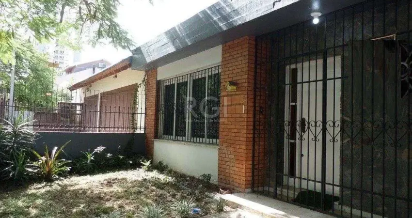 Casa no bairro Jardim Botânico de 3 dormitórios e 2 vagas