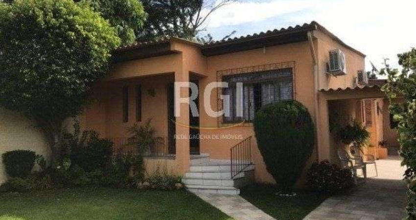 Casa para Venda - 150m², 3 dormitórios, 2 vagas - Vila Nova