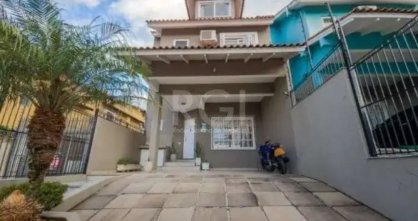 Casa em Porto Alegre, no bairro Vila Conceição, com 3 dormitório(s), e 3 banheiros, à venda.