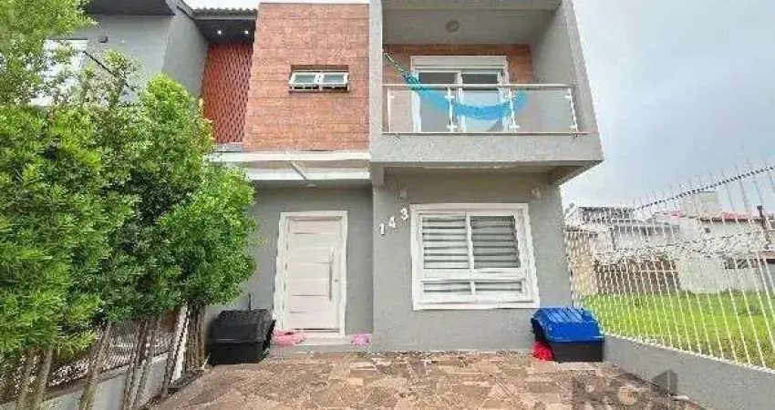 Casa em Porto Alegre, no bairro Hípica, com 3 dormitório(s), e 3 banheiros, à venda.