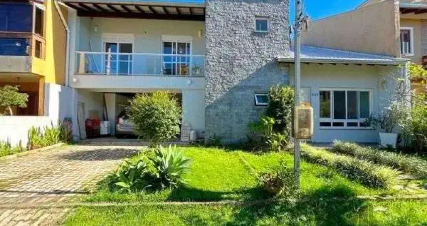 Casa em Porto Alegre, no bairro Hípica, com 3 dormitório(s), e 3 banheiros, à venda.