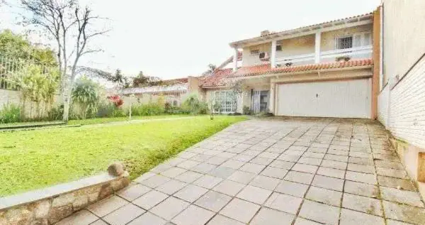 Casa em Porto Alegre, no bairro Jardim Isabel, com 4 dormitório(s), e 4 banheiros, à venda.