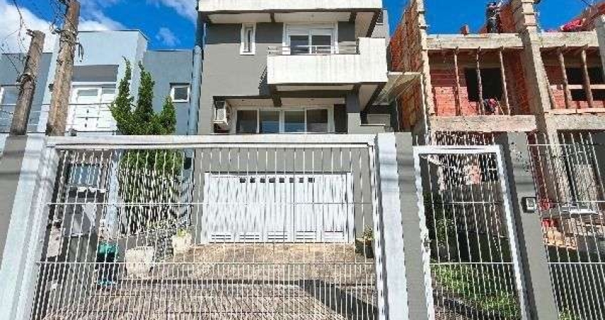 Casa em Porto Alegre, no bairro Hípica, com 3 dormitório(s), e 3 banheiros, à venda.