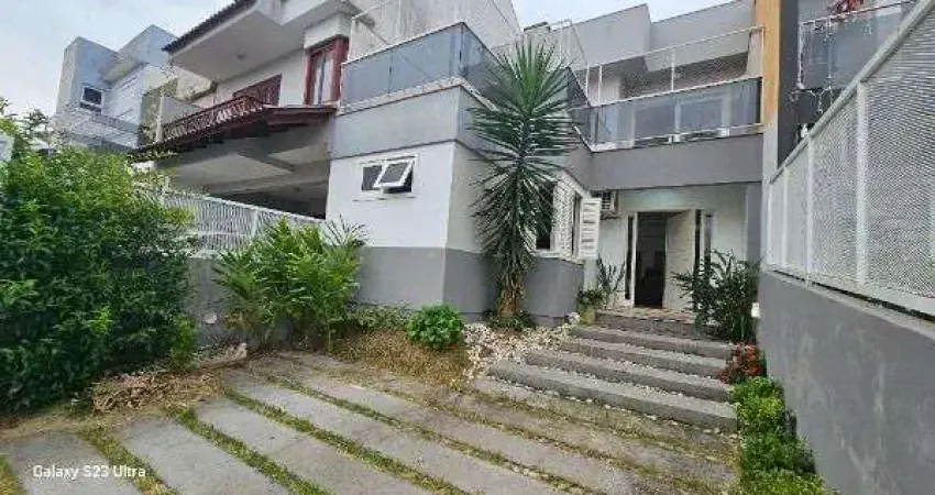 Casa em porto alegre, no bairro hípica, com 3 dormitório(s), e 3 banheiros, à venda.