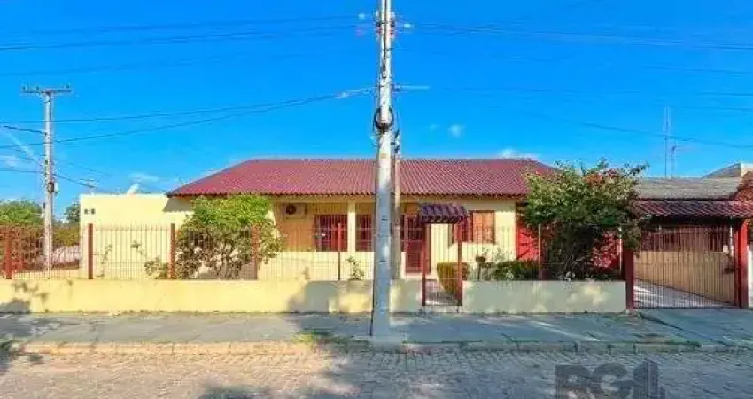Casa com 4 quartos à venda na Rua Wenceslau Fontoura, --, Restinga, Porto Alegre