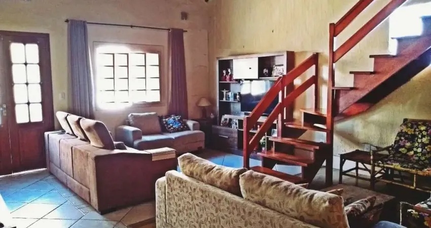 Casa para Venda - 250m², 3 dormitórios, sendo 1 suites, 1 vaga - Camaquã