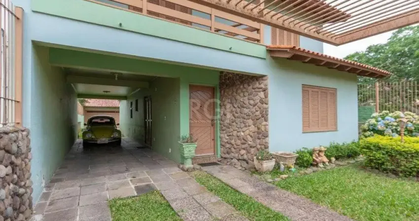 Casa para Venda - 180m², 3 dormitórios, sendo 1 suites, 2 vagas - Guarujá
