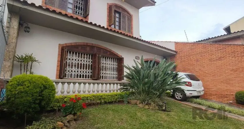 Casa com 4 quartos à venda na Rua Esteio, --, Cavalhada, Porto Alegre