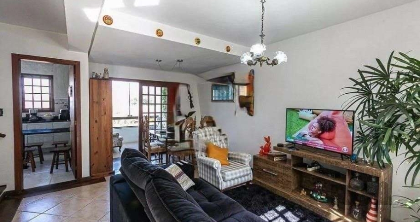 Casa com 161m² e 3 dormitórios com suíte, piscina no bairro Espírito Santo em PORTO ALEGRE