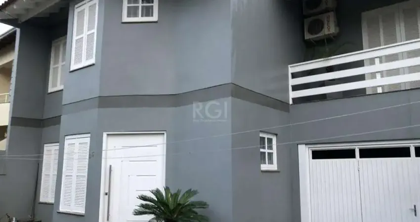 Casa 210m², 3 dormitórios, sendo 1 suites, 2 vagas - Mario Quintana, Porto Alegre/RS