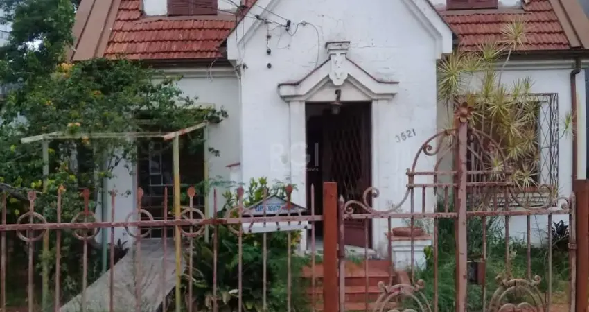 Casa de 4 dormitórios na Av. Teresópolis bairro Teresópolis