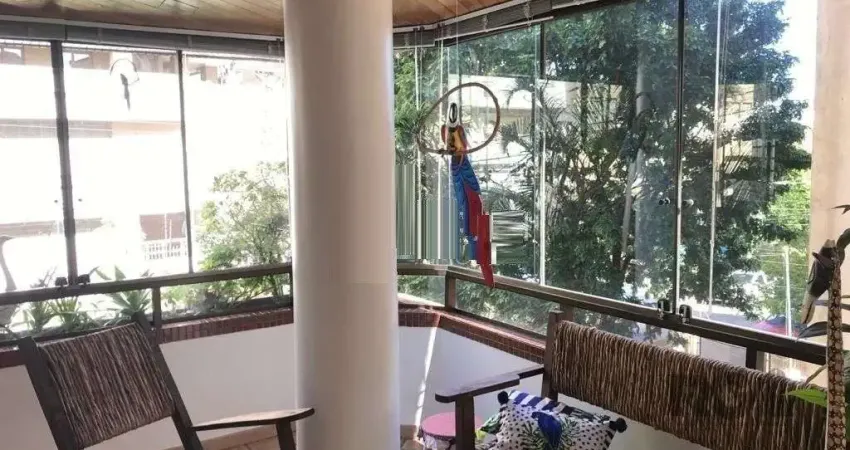 Vende-se amplo apartamento 3 dom 3 vagas c/ sacada e churrasqueira - 129m² - Bom Fim