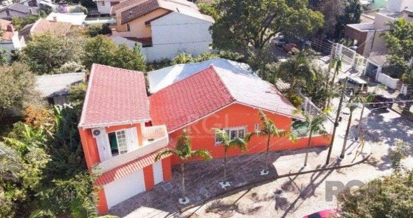 Casa para Venda - 197m², 3 dormitórios, 4 vagas - Teresópolis