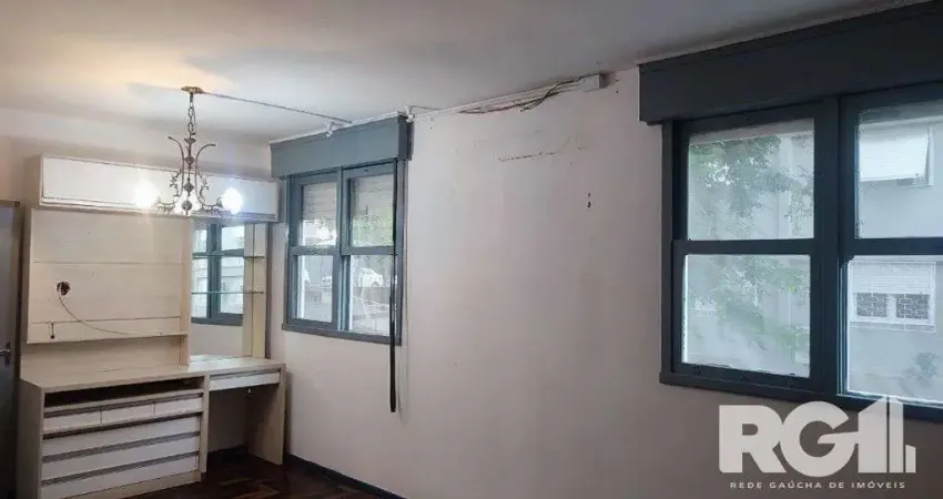 Apartamento terreo locado reformado, 3 dormitórios, sarandi
