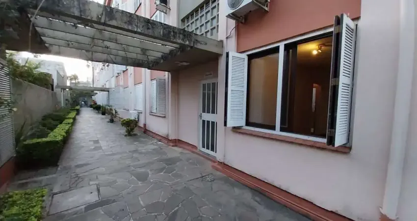 Apartamento térreo, 2 dormitórios. 2 banheiros, demais peças, Menino Deus