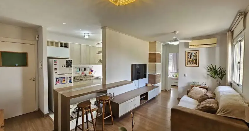 Apartamento 2 dormitórios mobiliado com vaga e elevador no alto petrópolis