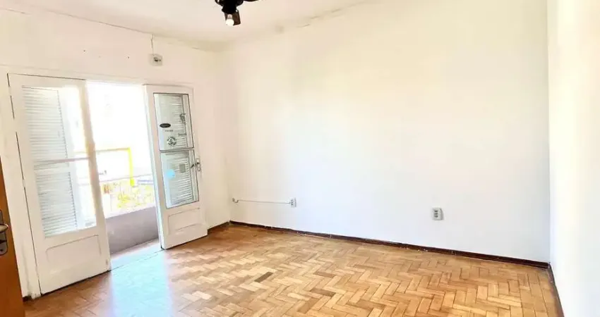 Apartamento 2 Dormitórios com Sacada e Pátio - Excelente Localização