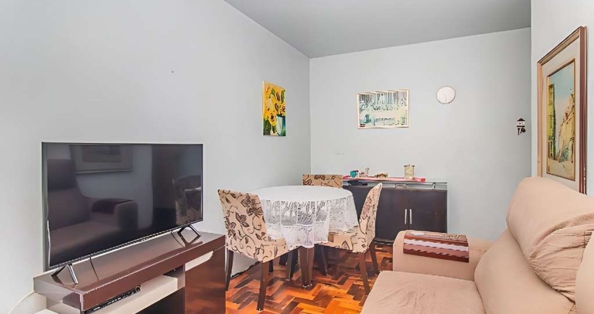Vende-se apartamento com 3 quartos com closet - Petrópolis