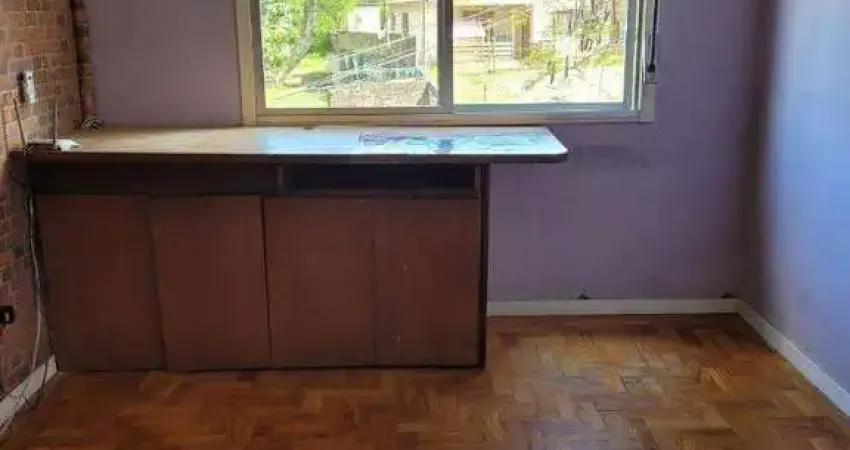 Apartamento 2 dormitórios com vaga no Bairro Cristal.