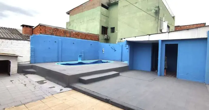 Casa no Sarandi de 2 dormitórios e pátio com piscina