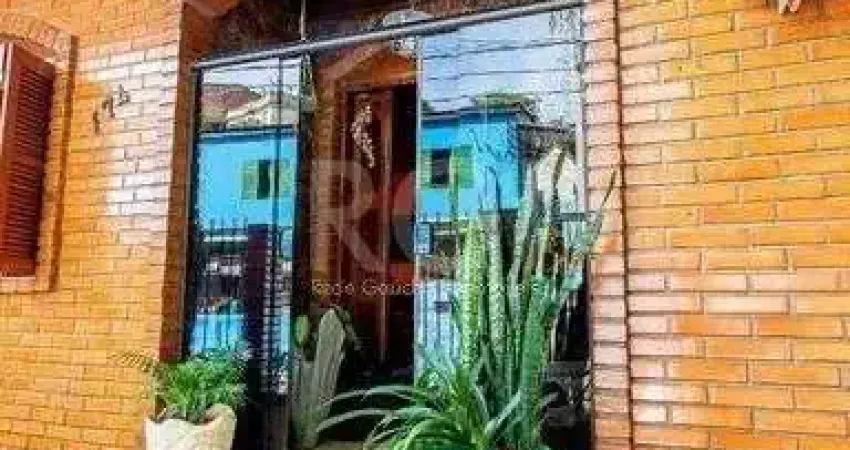 Casa - 110m², 4 dormitórios, sendo 1 suites, 1 vaga - bairro Teresópolis Porto Alegre RS