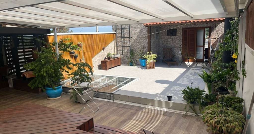 Vendo casa com piscina na Lomba do Pinheiro