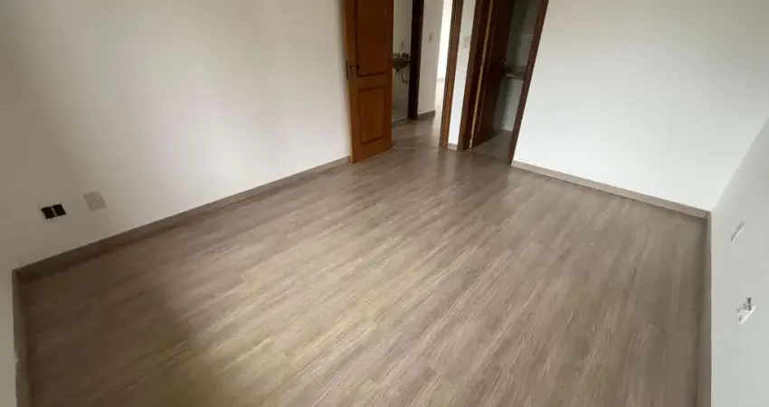 Apartamento de dois quartos, suíte e uma vaga de garagem no bairro Menino Deus