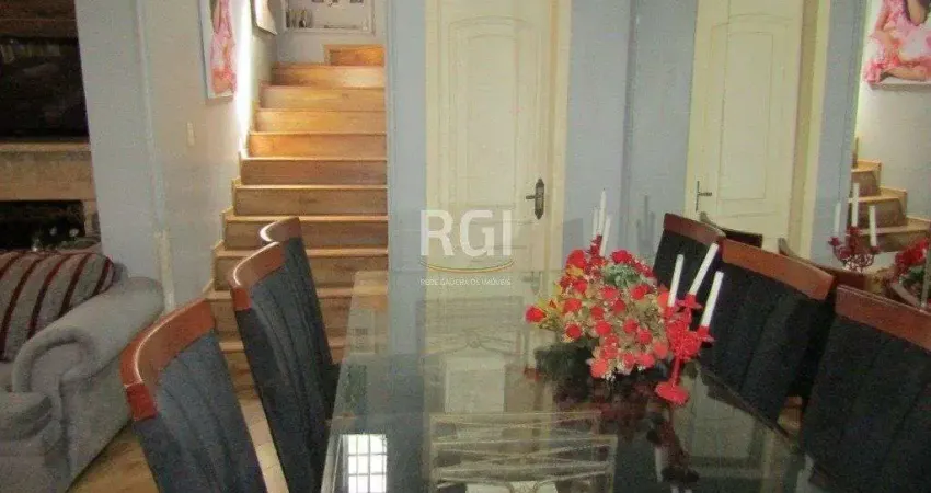 Casa para Venda - 300m², 2 dormitórios, sendo 1 suites, 3 vagas - Belém Novo