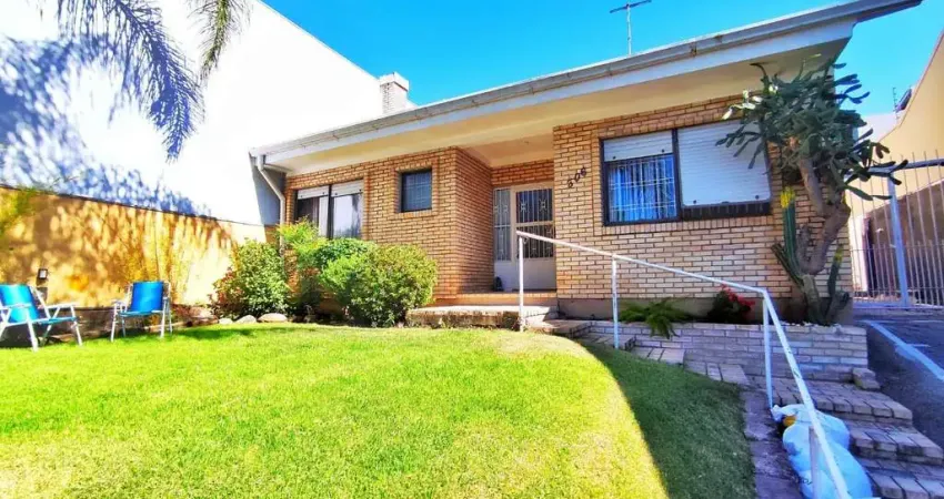 Casa com 4 Quartos e 2 banheiros e 2 Suites à Venda, 153 m² por R$ 990.000