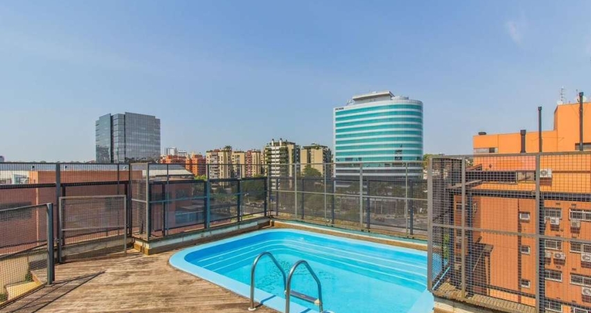 Cobertura com piscina e vista para o Iguatemi