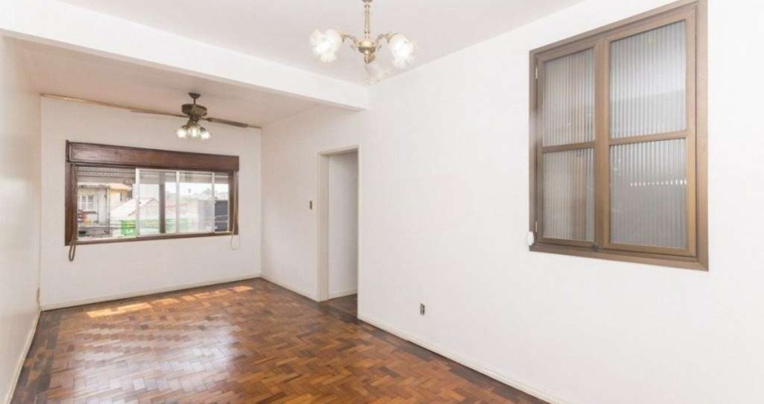 Apartamento com 3 dormitórios e pátio no Bairro São João